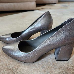 Janet & Janet silver pumps NEW